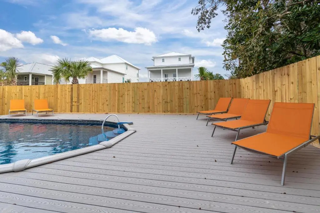 Zula Life Beach House, Sleeps 16, Private Heated Pool and Spa, 4min Walk To The Beach, Pets Welcome, Fenced Yard