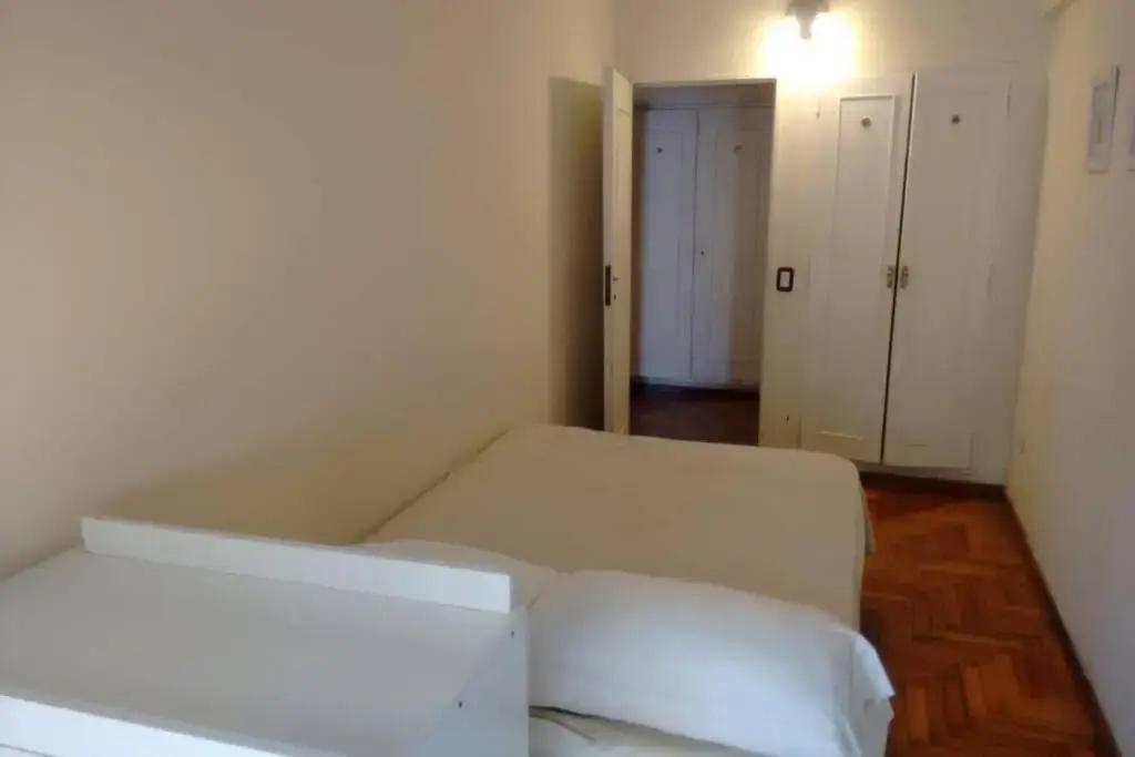 ¡Pleno Centro Con Patio Grande Y Cochera!