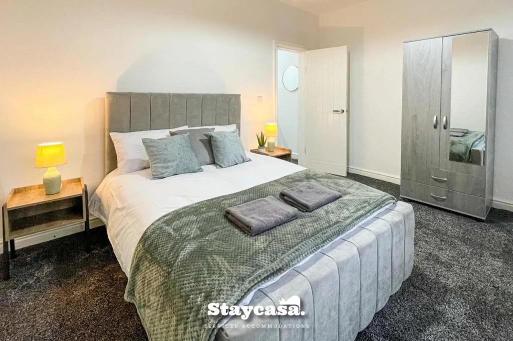Live in Style House in Desirable Location