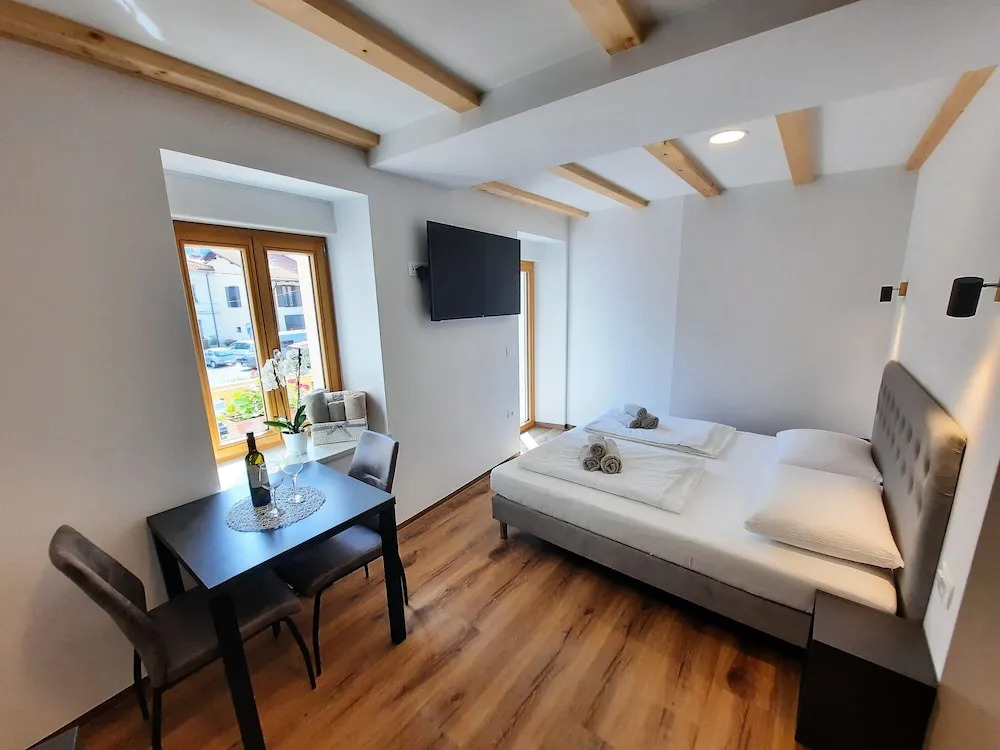 Apartments Hlapi with SPA