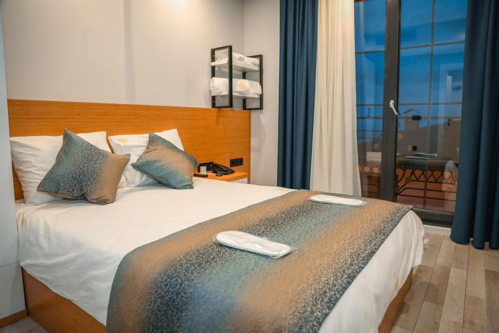 White Golden Suite Hotel