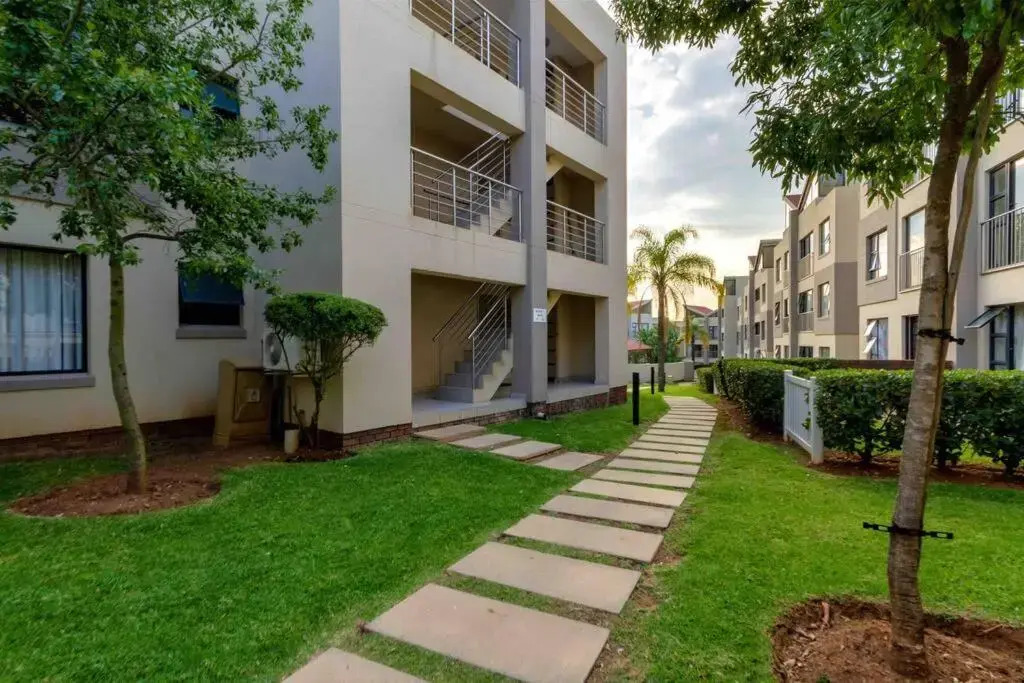 Lovely 2 bedroom apartment around Montecasino