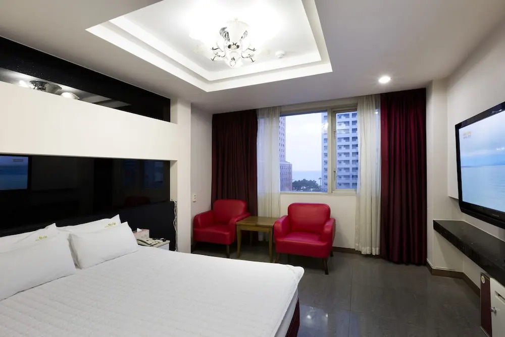 Stay 7 B&W Hotel