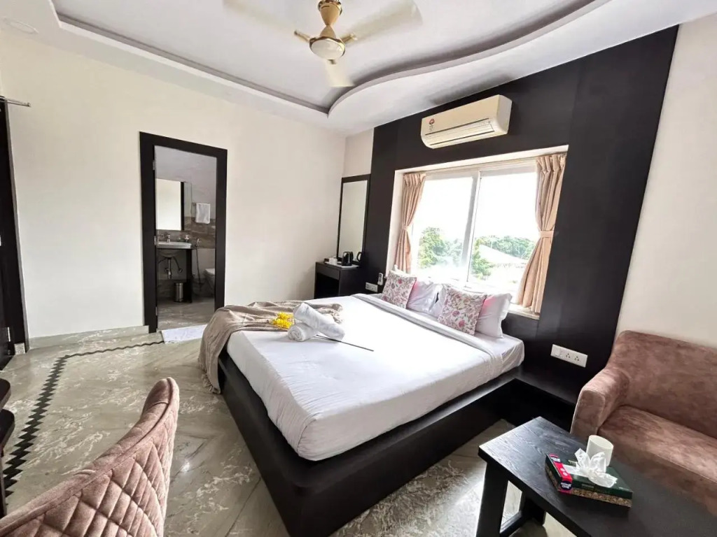 OYO 28208 99 Kombo Inn