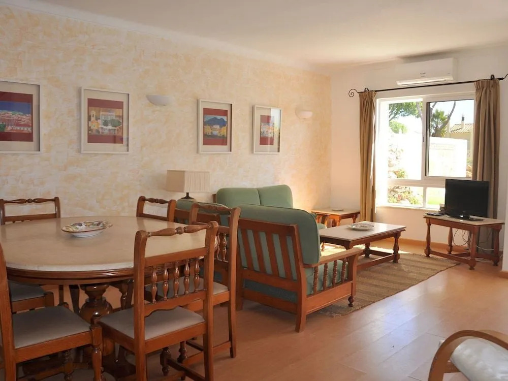 Horacio Villa is located near the center of Vilamoura