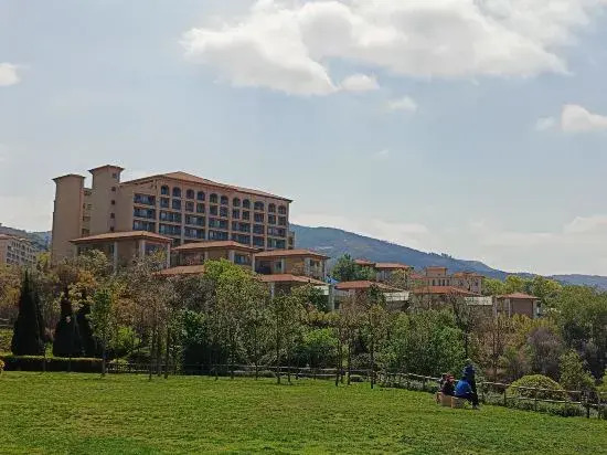 Fuxian Lake Xisu Hotel