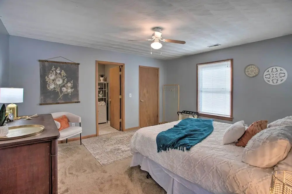 8 Mi to Lake Eerie & Dtwn Toledo! Peaceful Cottage