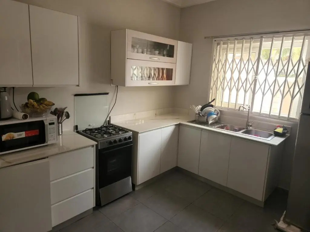 Private 3 Bedroom Home in Gated Community B's Guest House