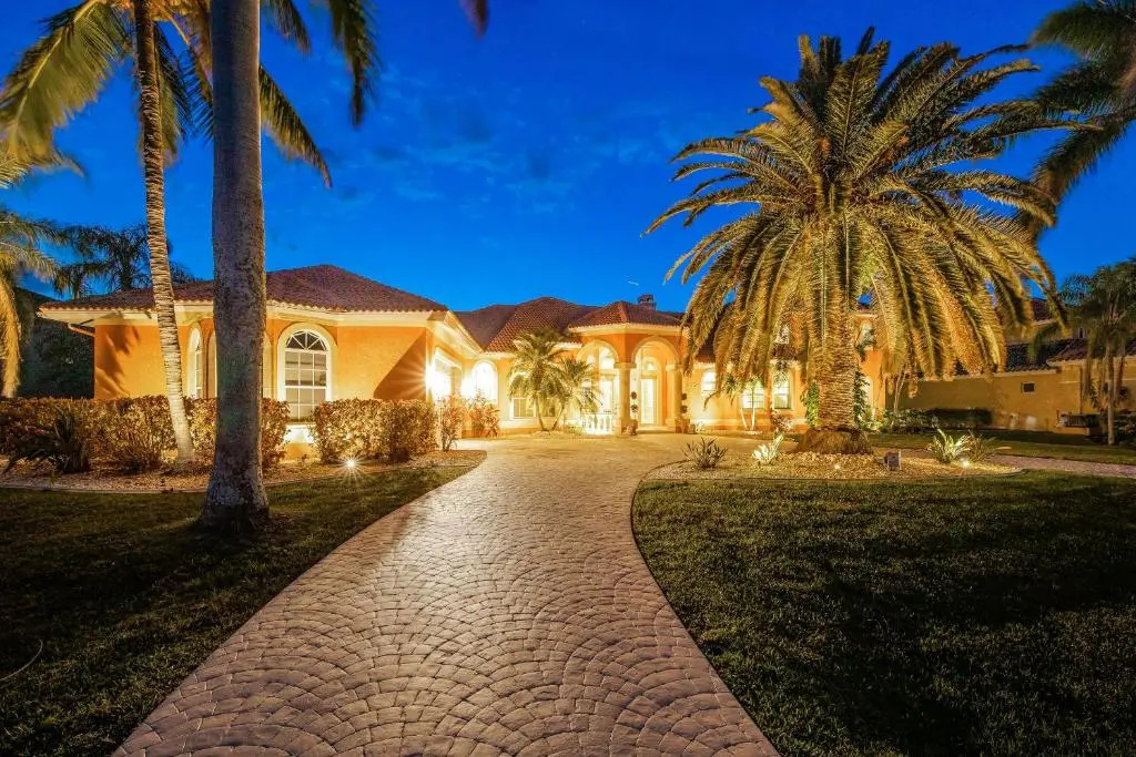 STUNNING Villa with Custom pool, Spa, pool table, Kayaks & sleeps 14! - Villa Flandria - Roelens