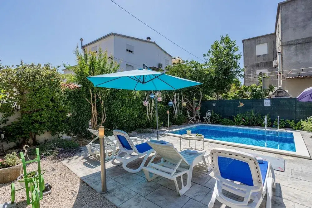 Hola Apartment