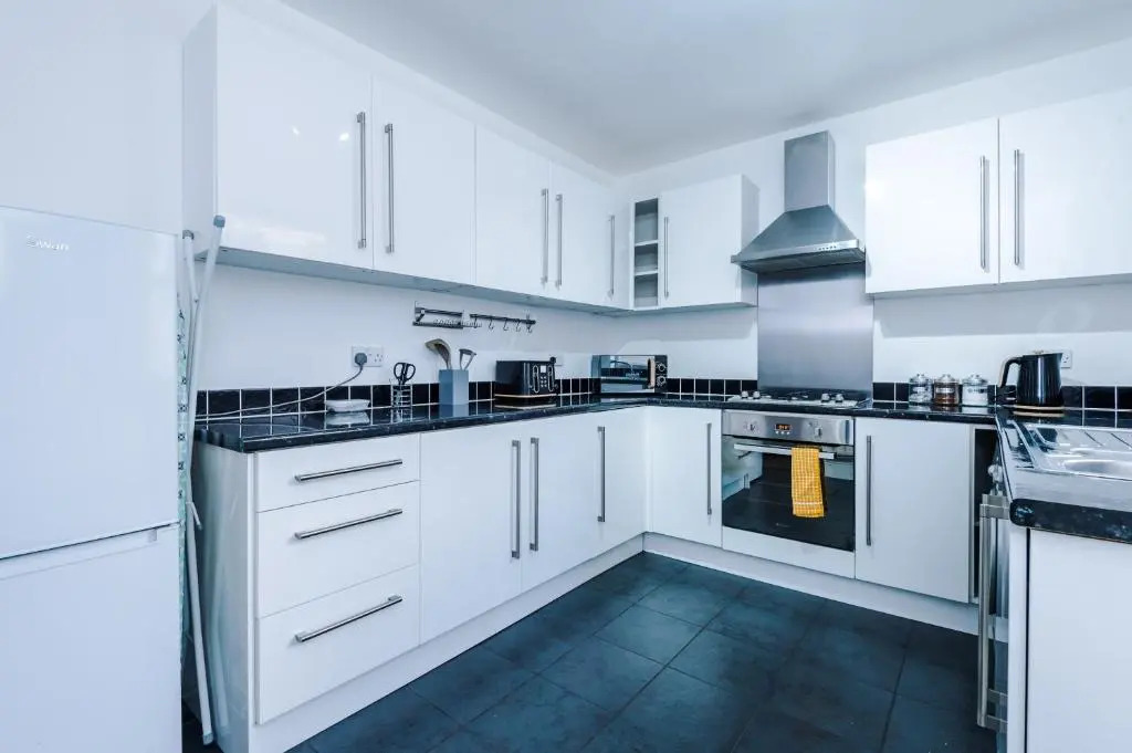 Finchley House lovely house in Anfield, 2 minutes walk from the stadium, parking and wifi