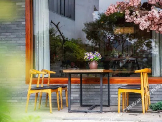 Champs-Elysees Landscape Film Resort Hotel (Yangshuo Yulong River Tourist Resort)