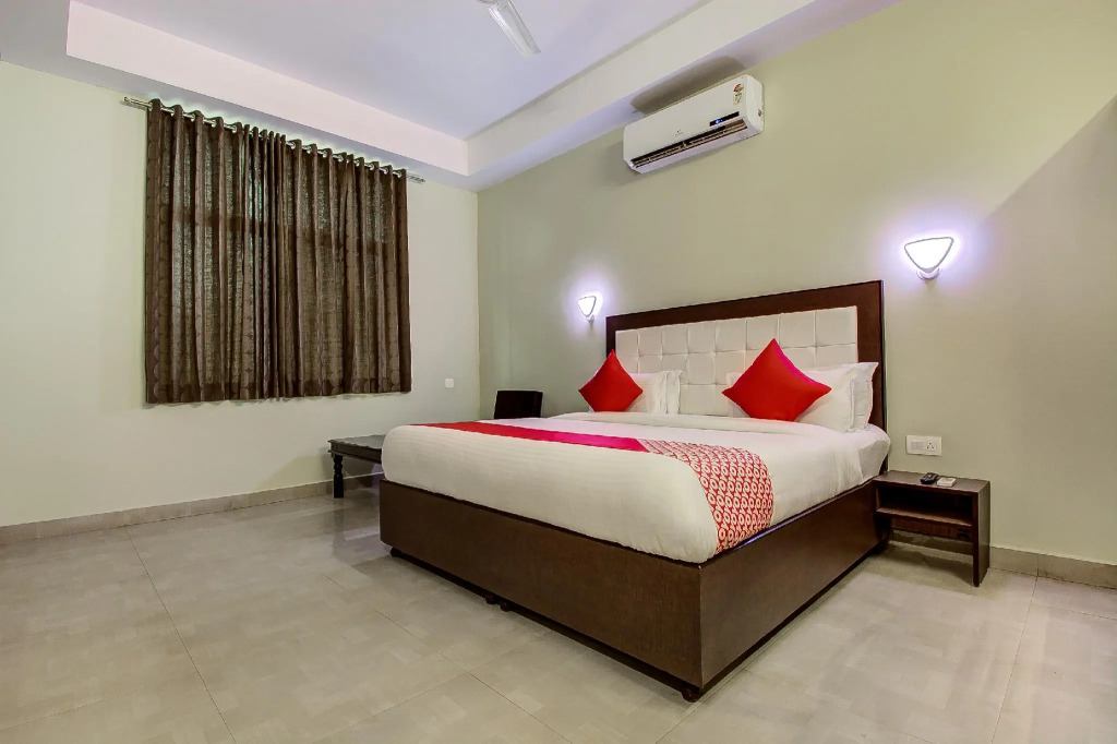 Capital O 16579 Hotel Dream Palace