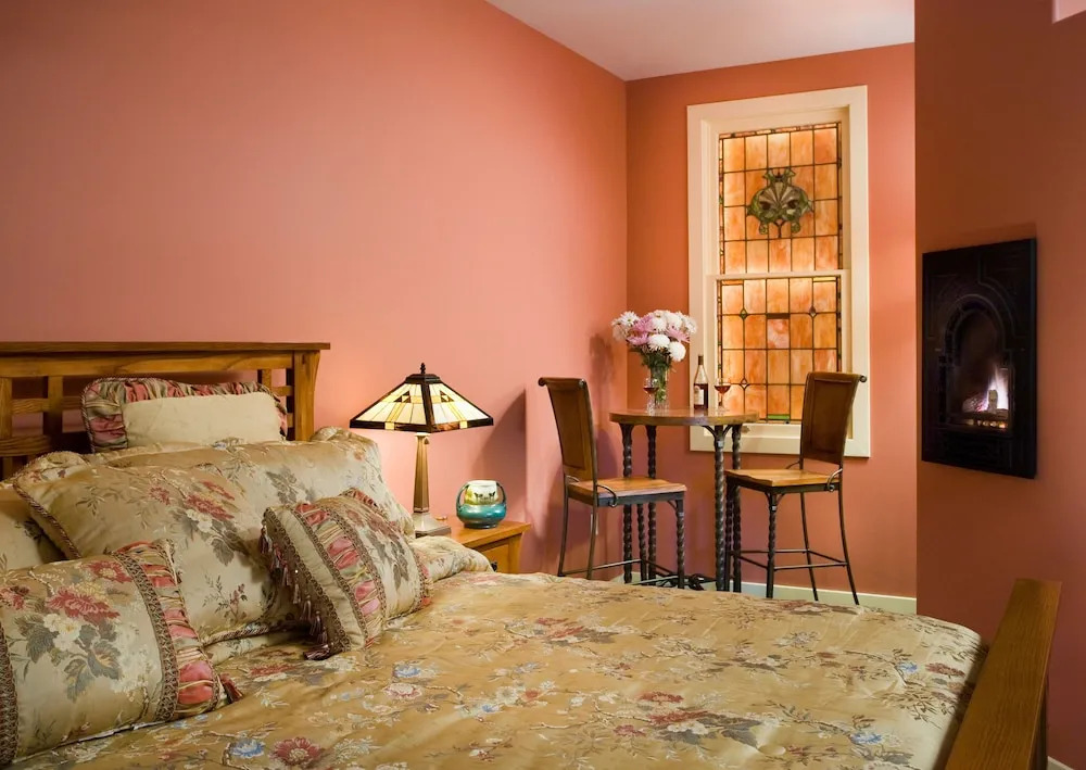 B. F. Hiestand House Bed & Breakfast