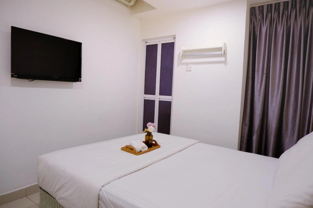 Iris Hotel