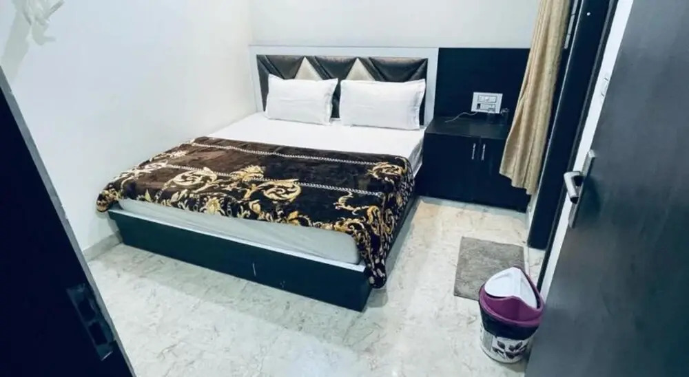 Yuvraj Residency - 1 minute walking from Golden Temple