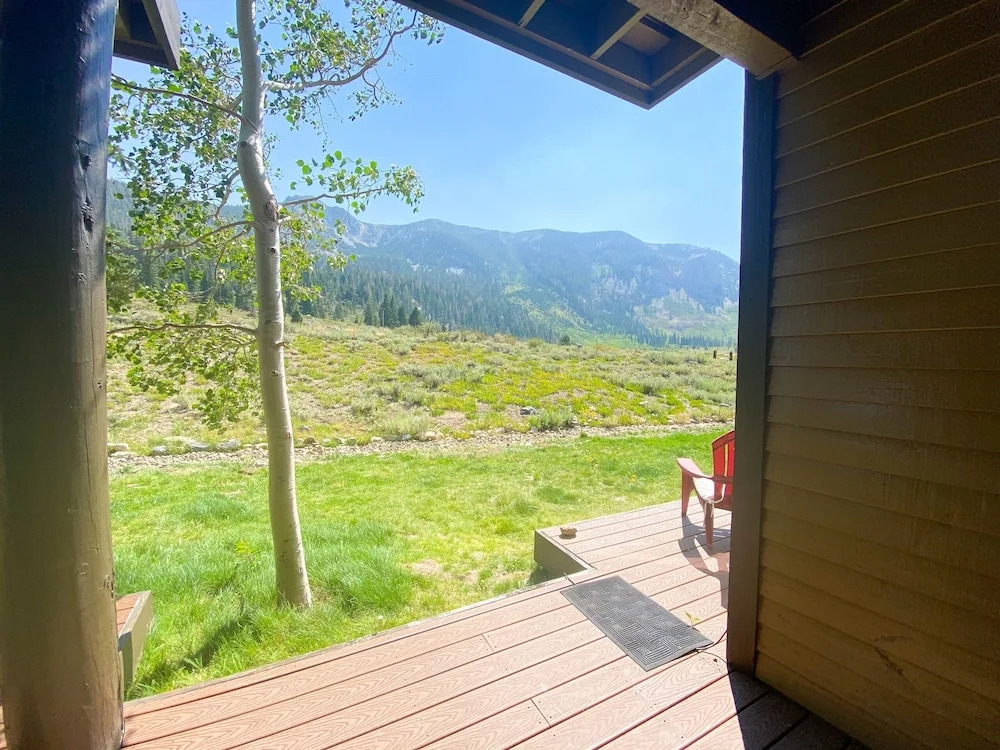 Snowcreek V 760 Pet-Friendly, Amazing Mountain Views, Private 2 Car Garage, Washer Dryer by RedAwning