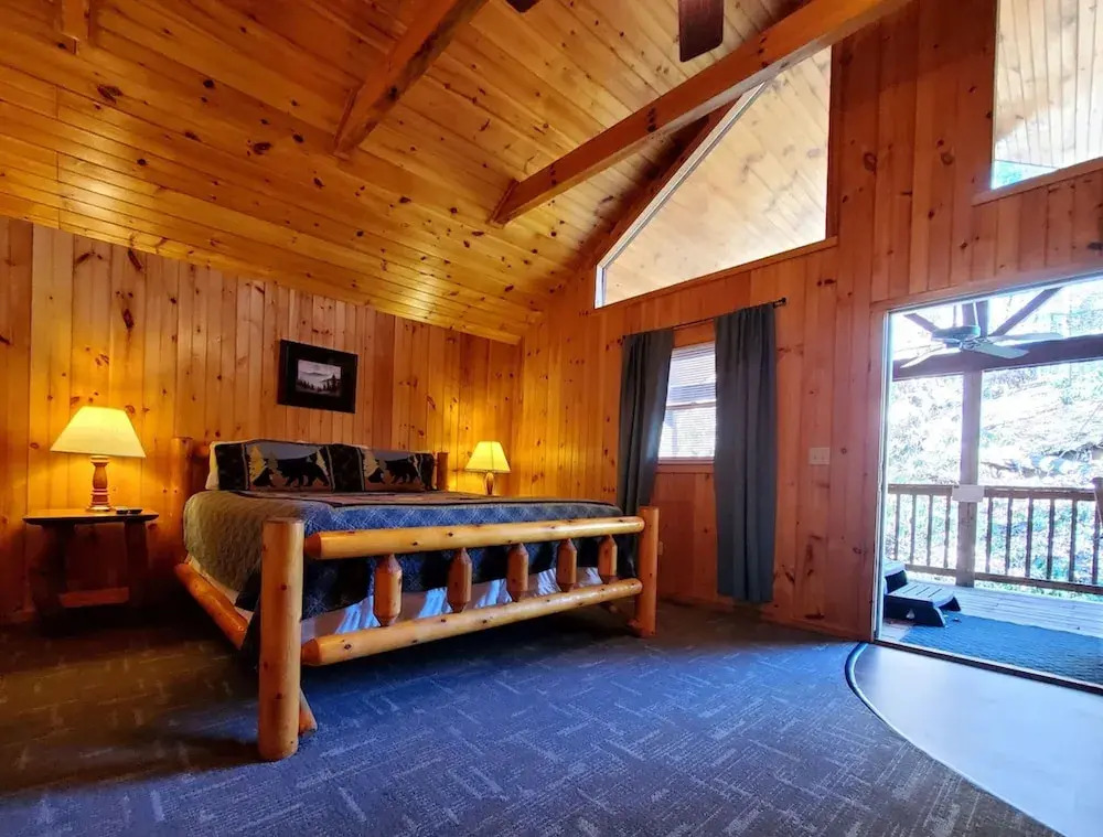 Urban Escape - 1BR King Cabin
