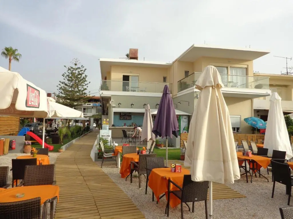 Litinakis Studios Sea View & Litinakis Studios Garden View 700 meters away
