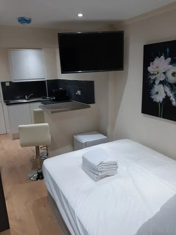Budget Ensuite Room in Thamesmead