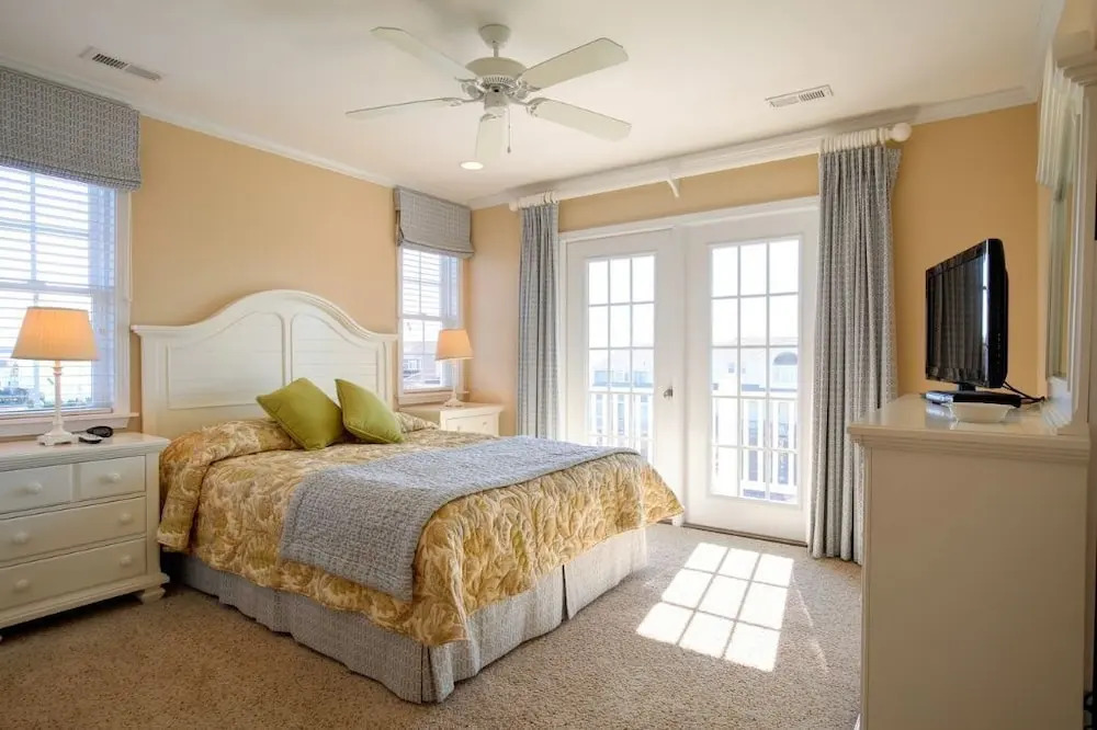 Belle Moor 3 Bedroom Home by RedAwning