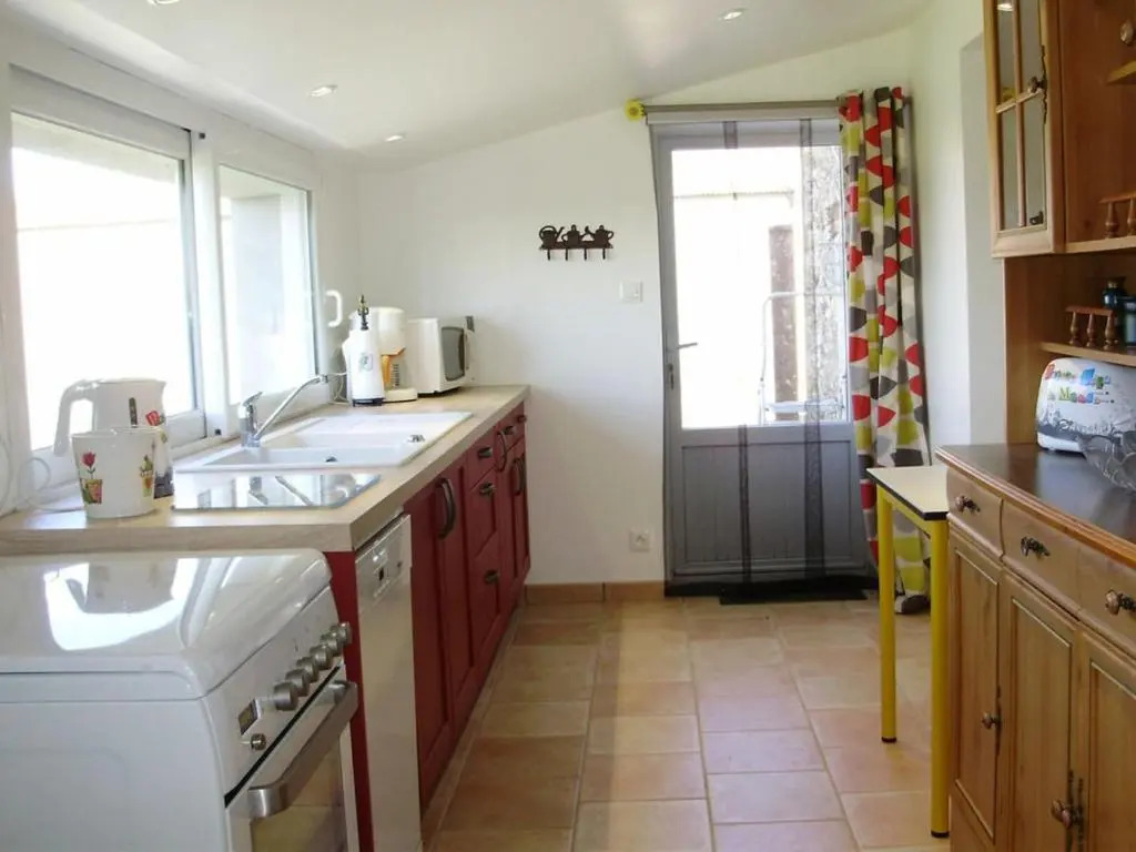Charmant Gîte Rénové avec Jardin Privé, Cheminée et WiFi à Vairé, Vendée - FR-1-426-411
