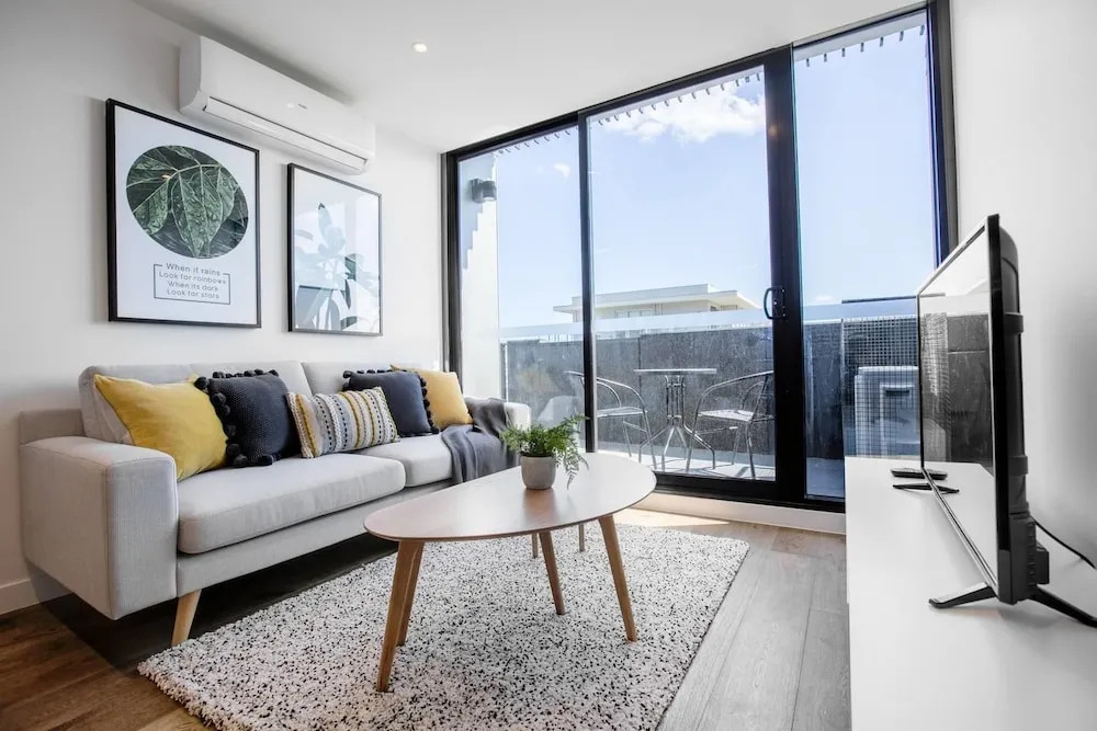 61*Boutique one-bedroom*Boxhill Central*Mall