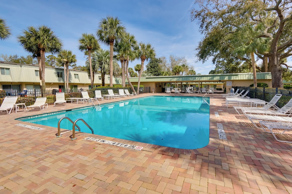 Walk to Beach! Hilton Head Island Escape w/ Pool