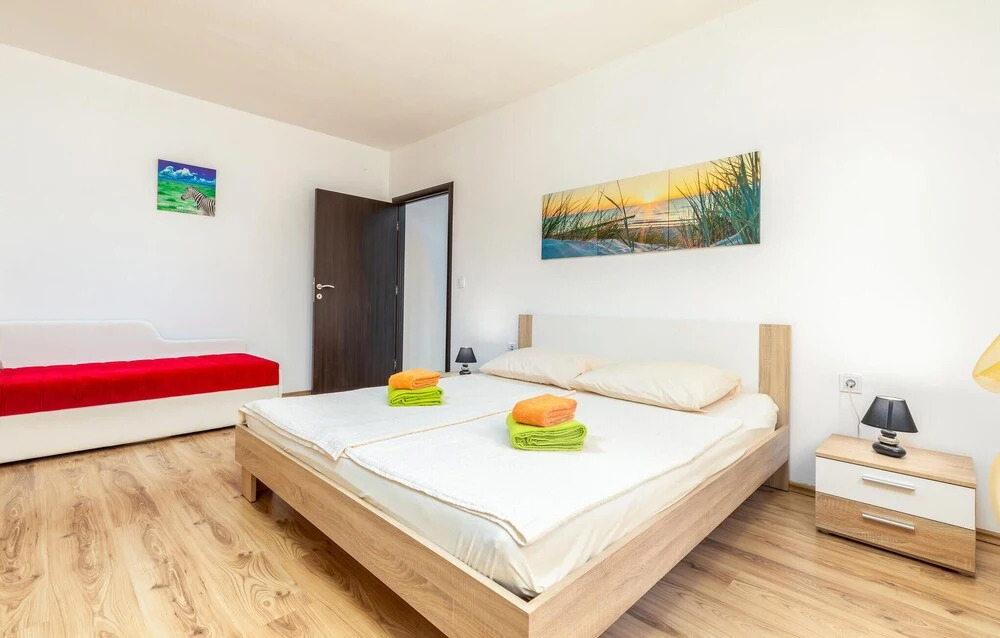 Four-Bedroom Holiday Home In Valbandon