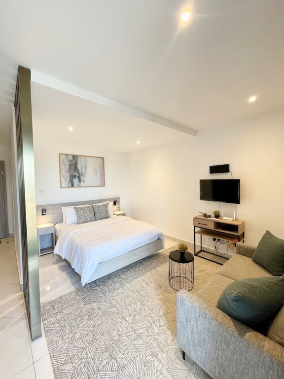 Peravi Suites at Loxwood