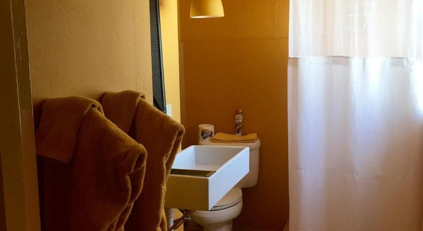 Casa de Amistad Guesthouse