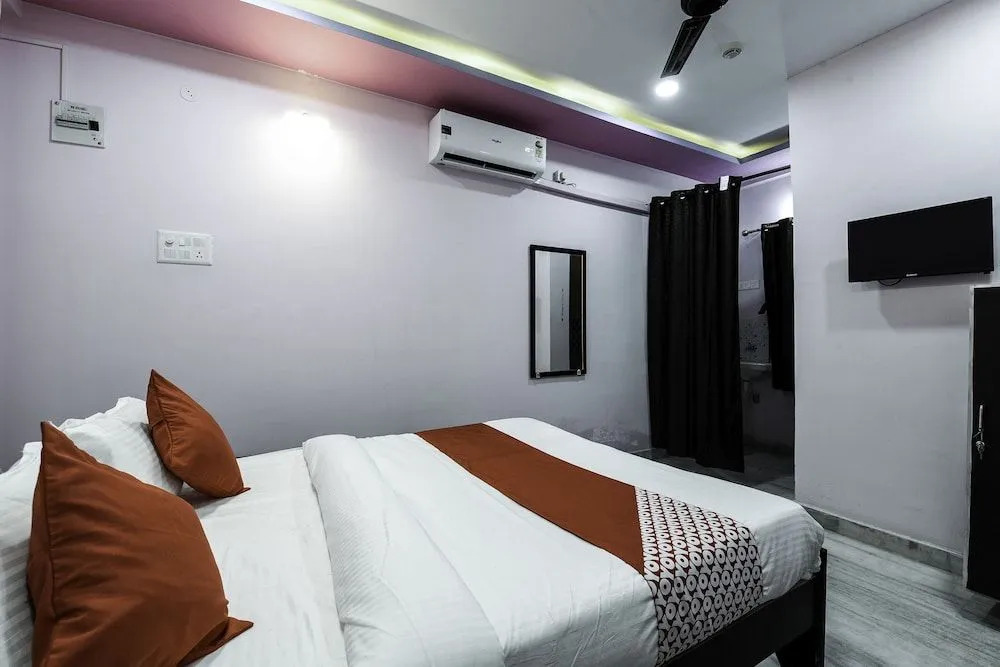 Oyo 17302 Yugis Vedhika Hotel