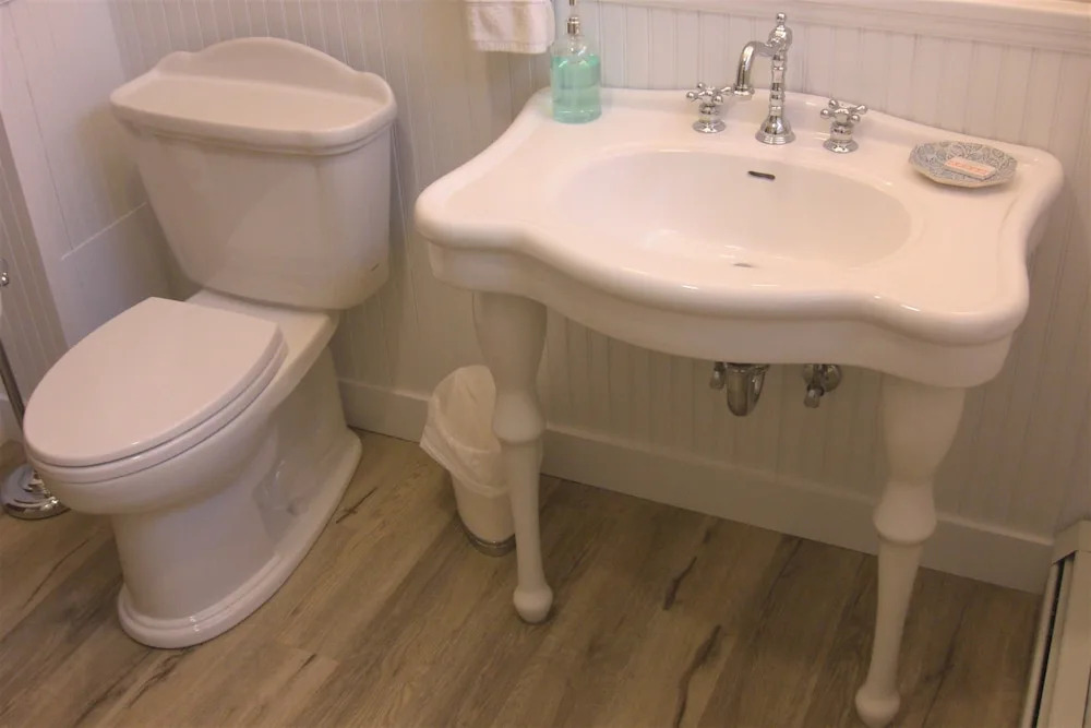 Seafarer Inn