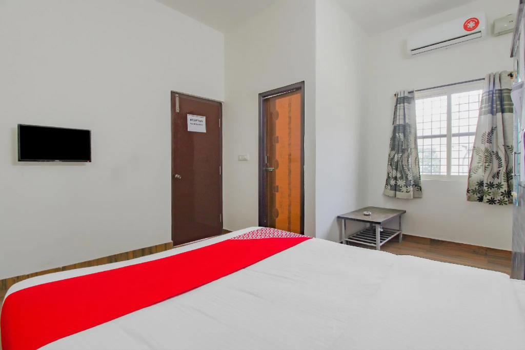 SKL Grand Rooms by OYO Rooms
