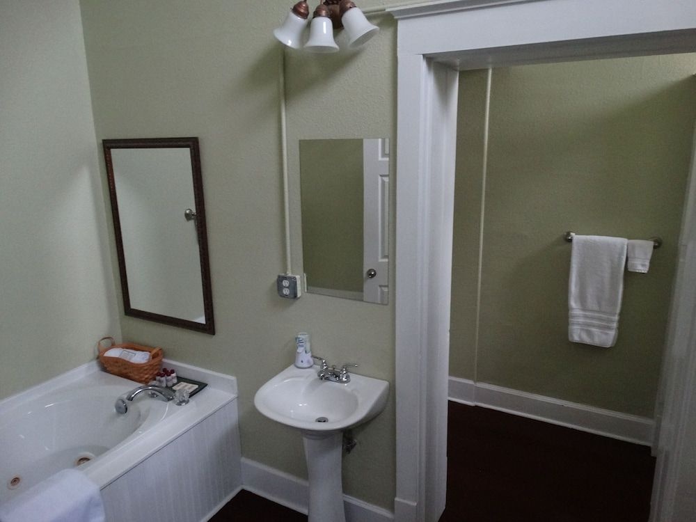 Davie School Inn