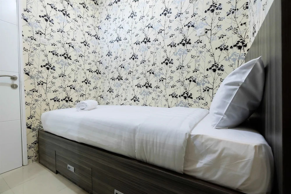 Modern Room Bassura City Apartment