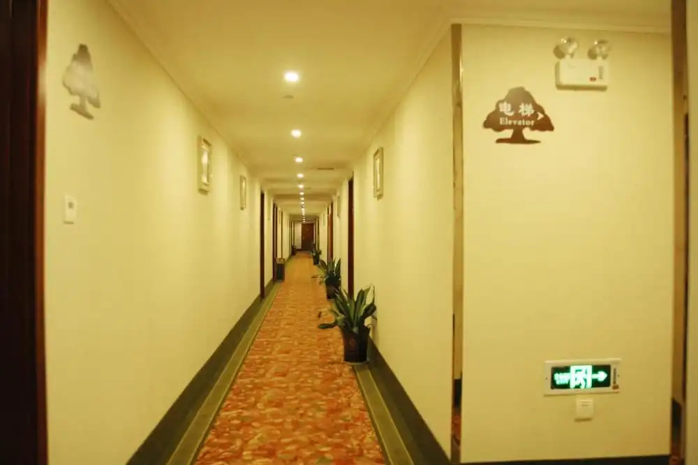 GreenTree Inn Jiangsu Suzhou Kunshan Huaqiao House
