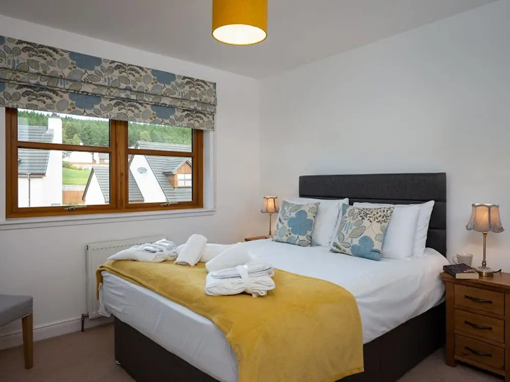 Snowmass Lodge - hot tub in Aviemore