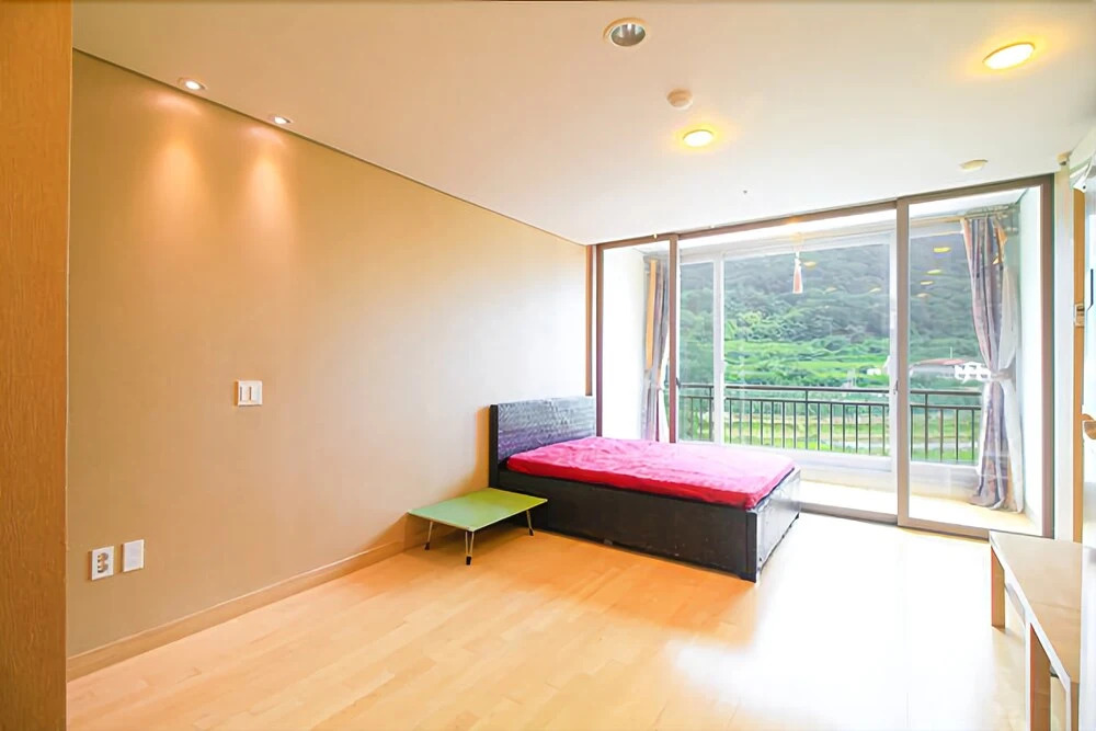 Yangsan Baegseong Eco View Pension