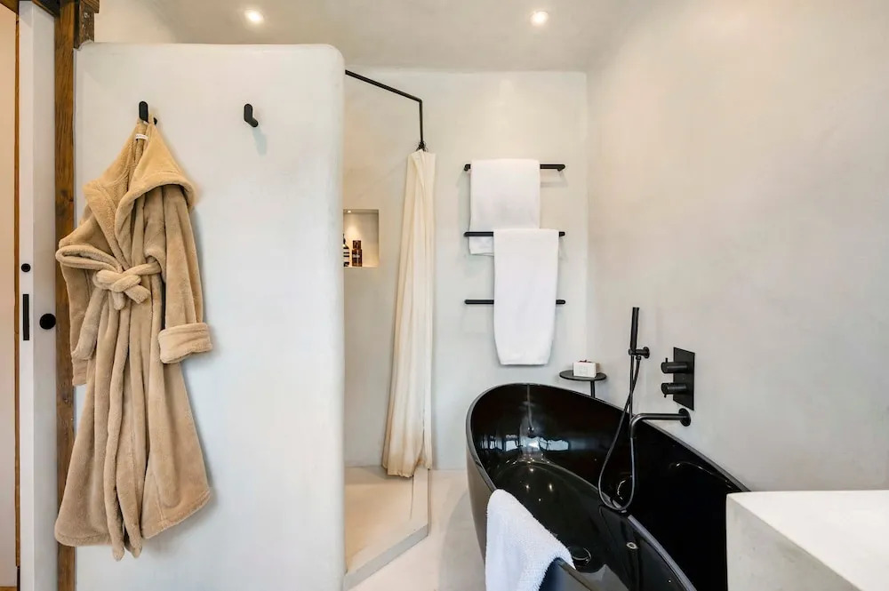 Long Term Stay- Notting Hill by Out of Office Lifestyle