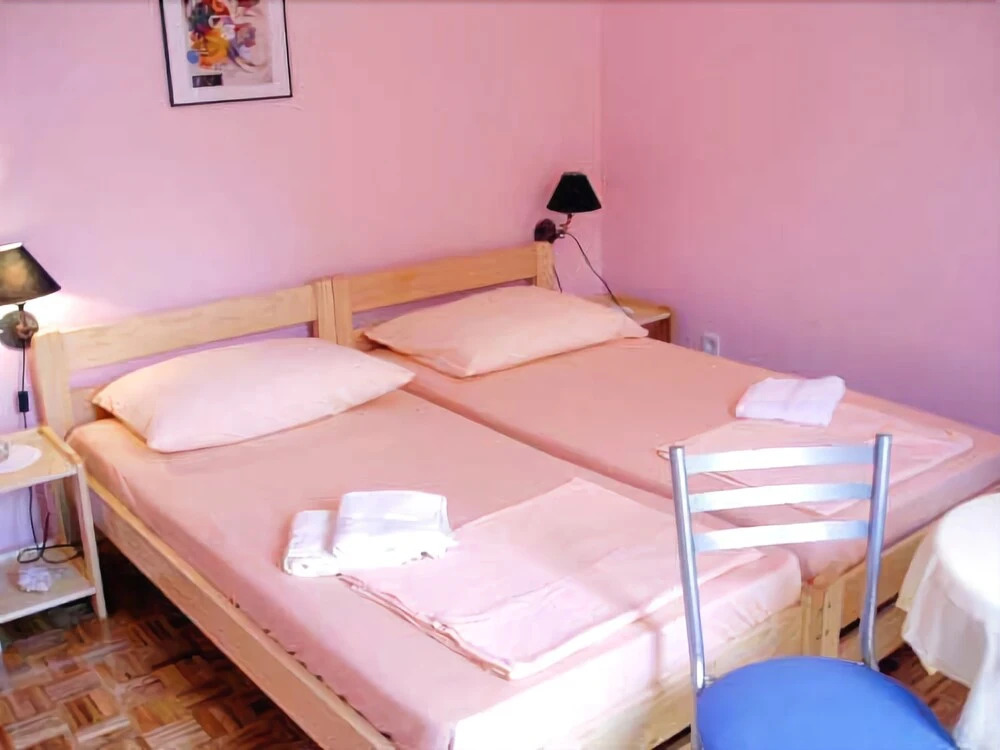 Apartment and Rooms Katica