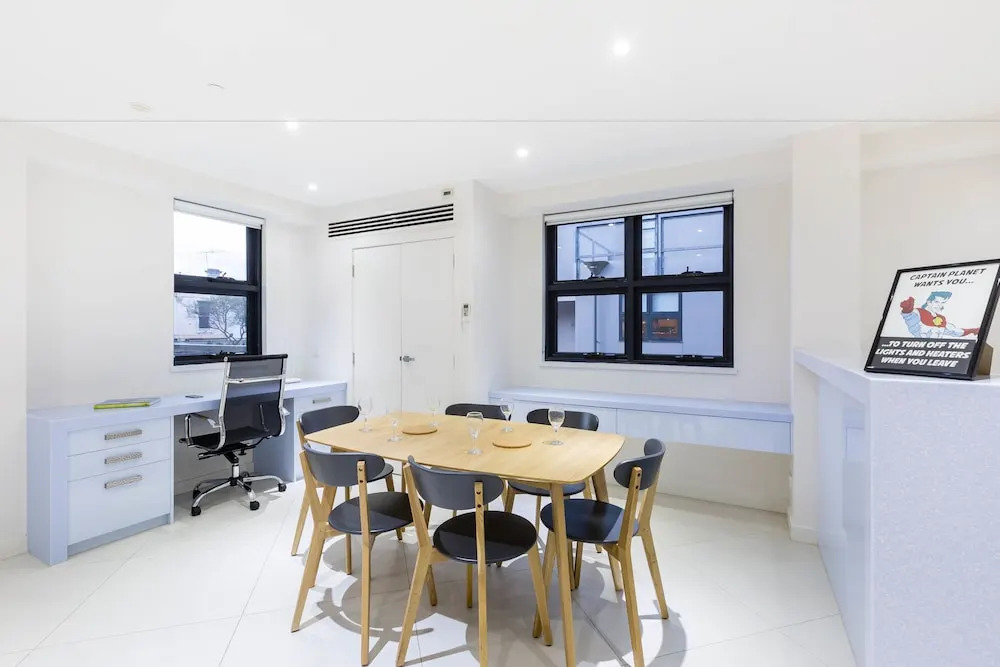 MADDISON, 3BDR Port Melbourne Apartment