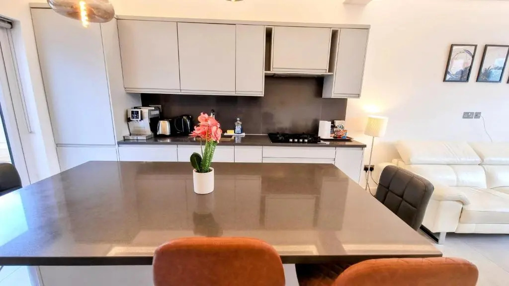 Surbiton Luxury Garden House 19