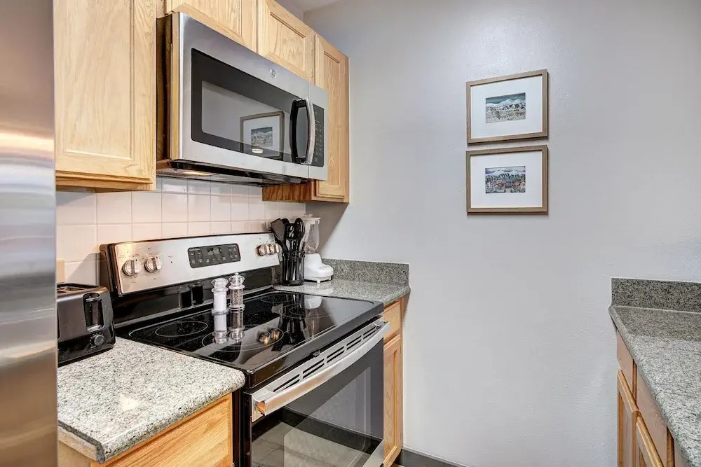 Steps to Mountain & Main St- 1 Bedroom 1 Condo
