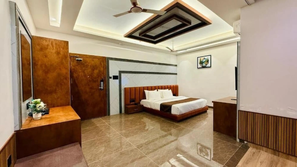 Pheonix Luxury Inn