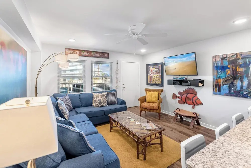 Sunrise Villas 101 - BOARDWALK TO THE BEACH