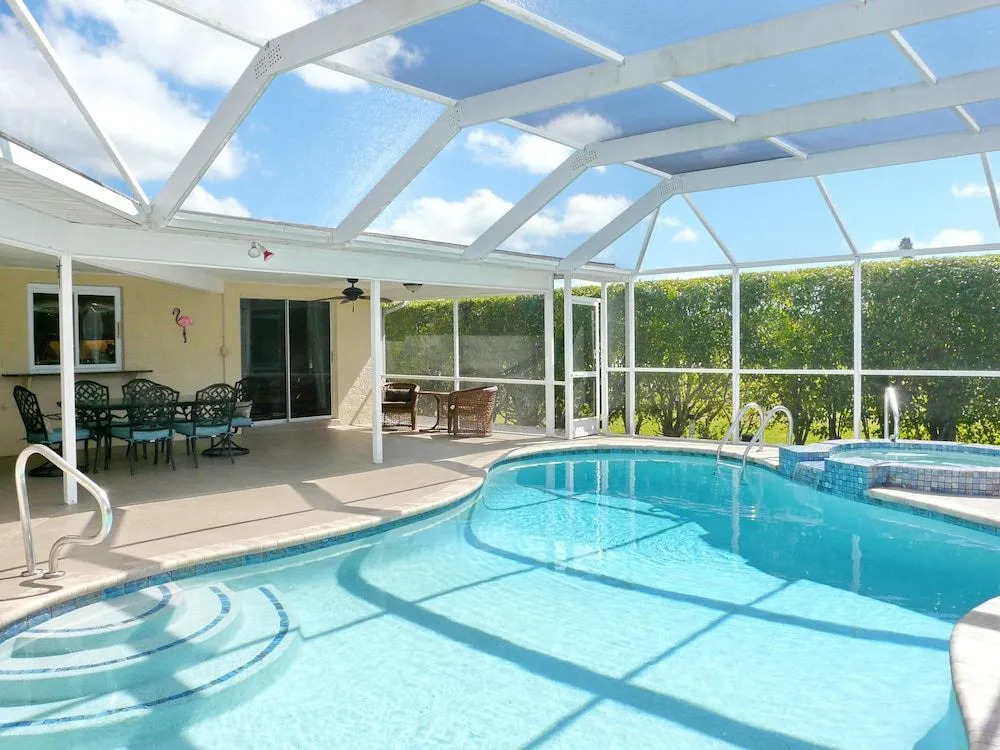 Centrally Located Pet-friendly Home With spa and Pool