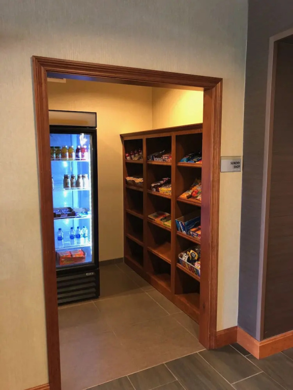 Countryview Inn & Suites