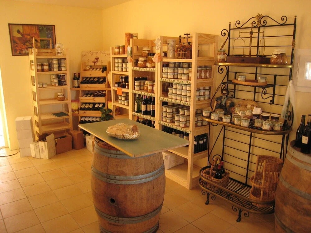 Well-kept Mobile Home Situated Among Vineyards in Dordogne