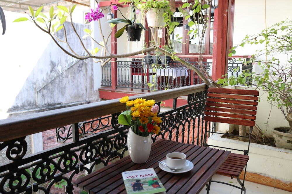 Nhi Trung Hotel